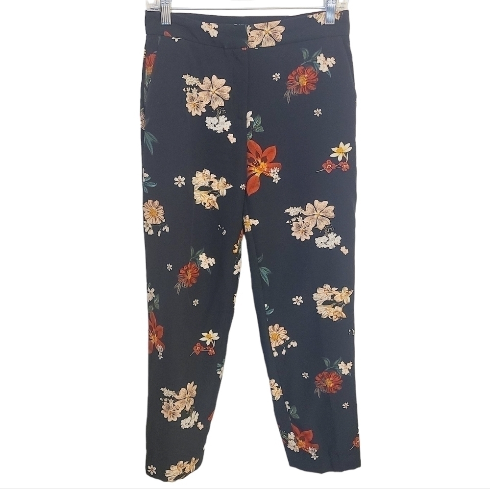 Zara | Women's Black Floral Printed Slim Cropped Pants (Size XS)